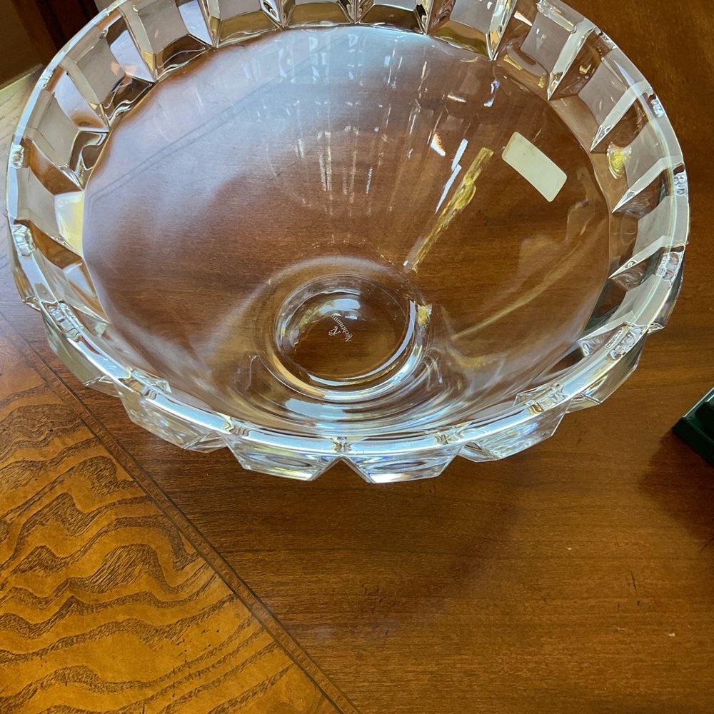 NACHTMANN CRYSTAL BOWL WITH FACETED SQUARE TRIM 8.5” ACROSS - Picture 6 of 15